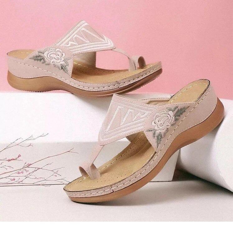 Sandales orthopédiques compensées brodées de fleurs - Image 11